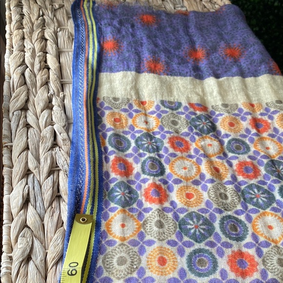 Vismaya Indian Inspired Floral Patterned Scarf - Picture 7 of 8